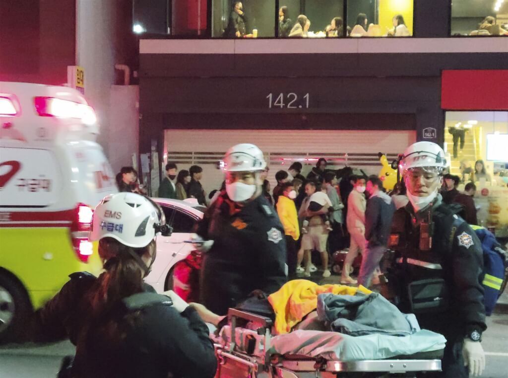 首爾萬聖節派對爆踩踏意外 約50人心臟驟停、多人喪生