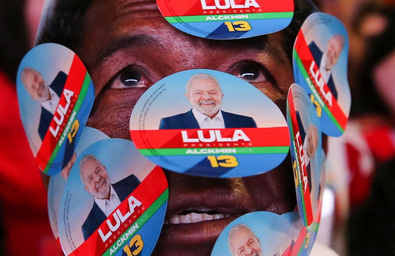 巴西總統決選計票 魯拉微幅領先波索納洛