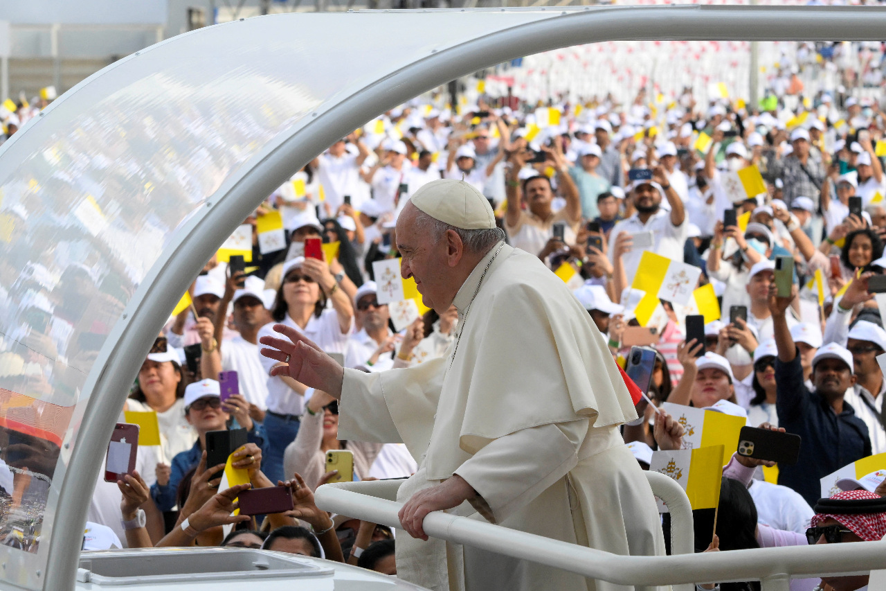 教宗在巴林主持露天彌撒 3萬信徒參加