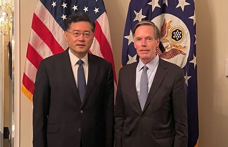 秦剛啟程返華盛頓前 會晤美國駐中大使