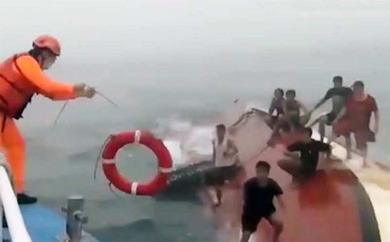 漁船「漁山168」疑遭貨輪碰撞翻覆  7人平安獲救