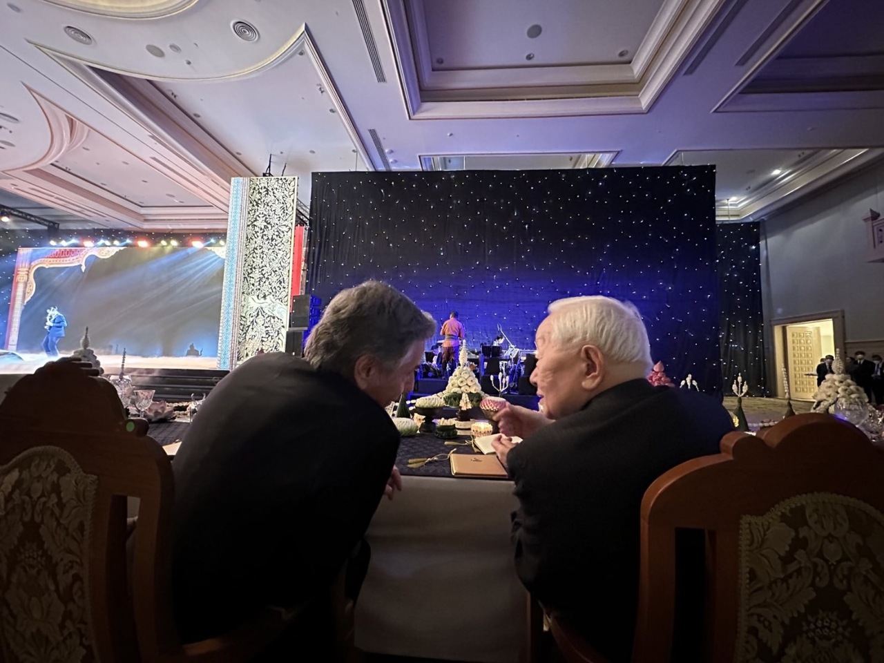 APEC領袖歡迎晚宴 張忠謀與布林肯比鄰、密切交談