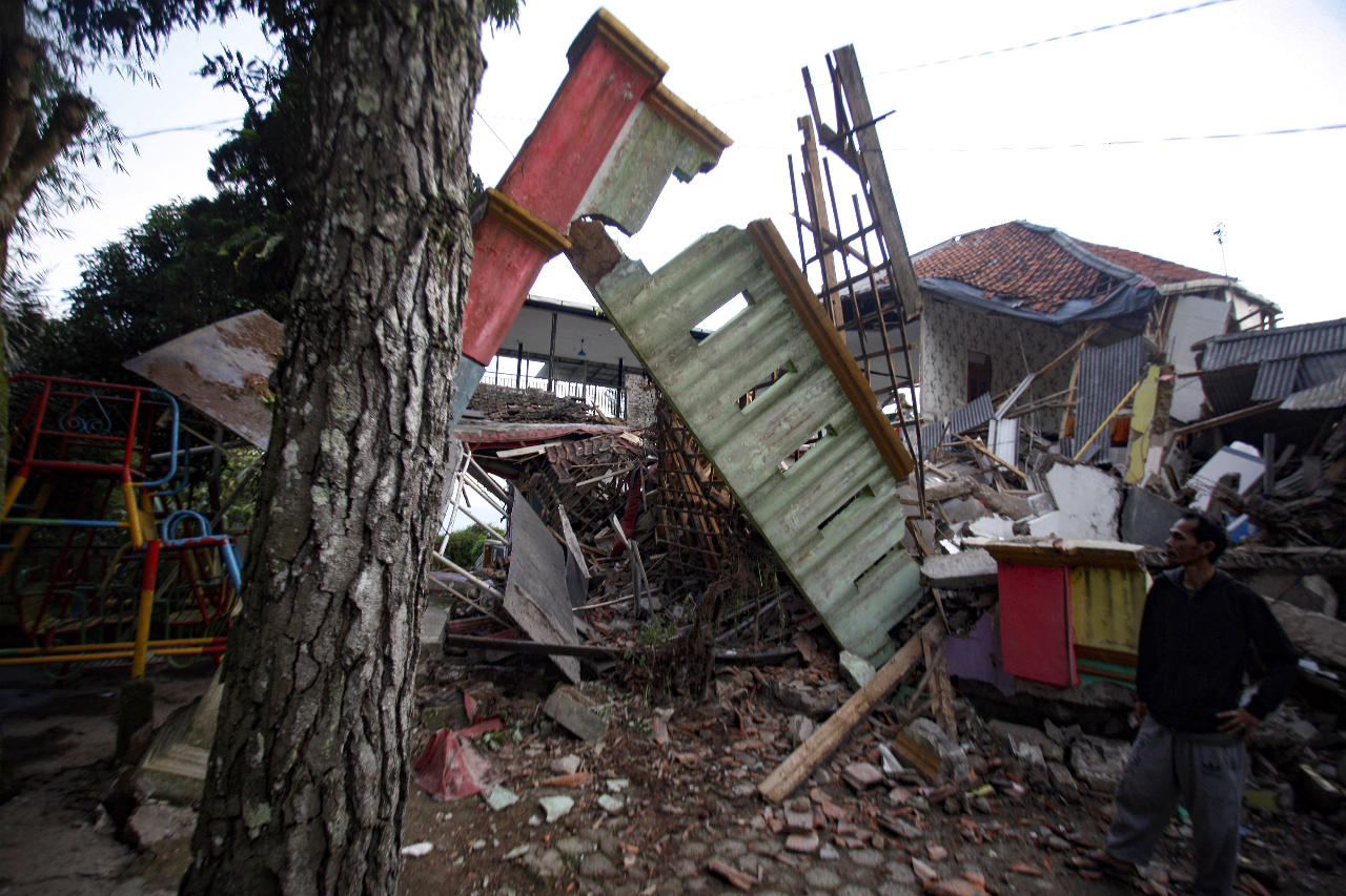 【更新】西爪哇強震死亡已逾160人 持續搜尋生還者