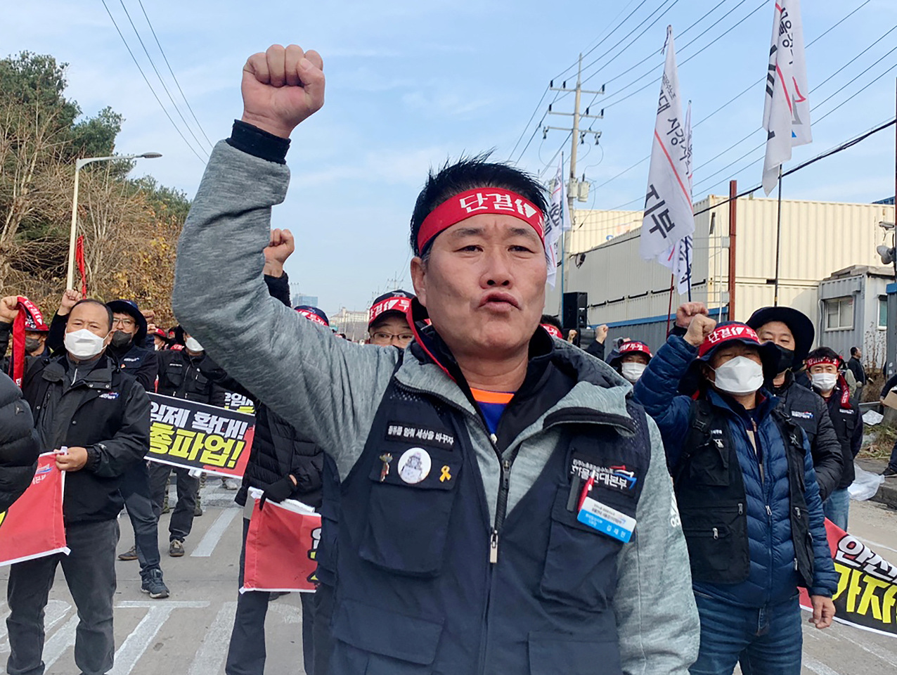 南韓交通部：28日與發動罷工卡車司機工會談判