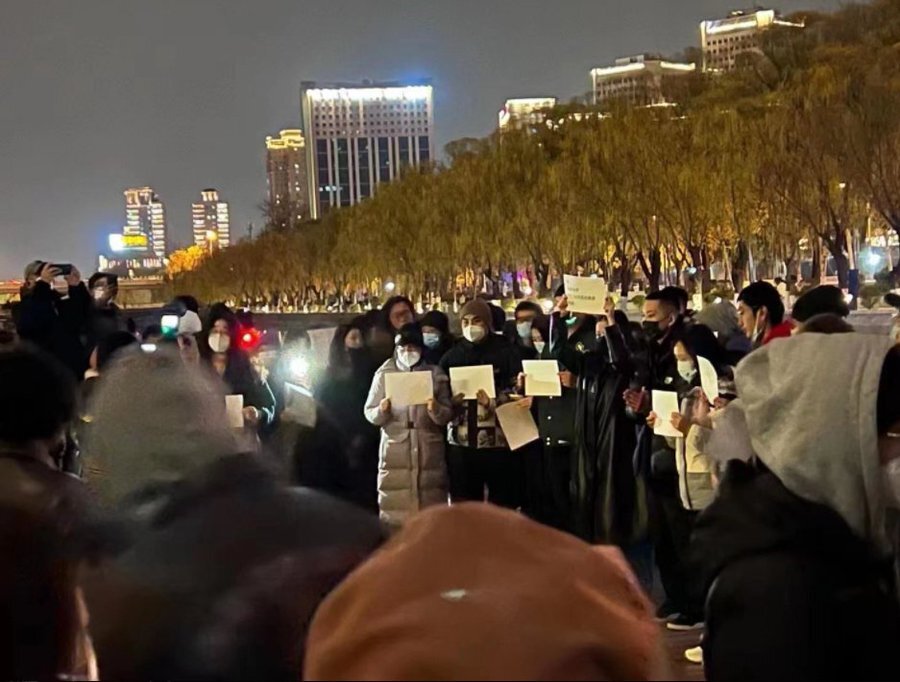 白紙革命／烏魯木齊燒出民怨 中國抗議潮蔓延北京上海 (影音)