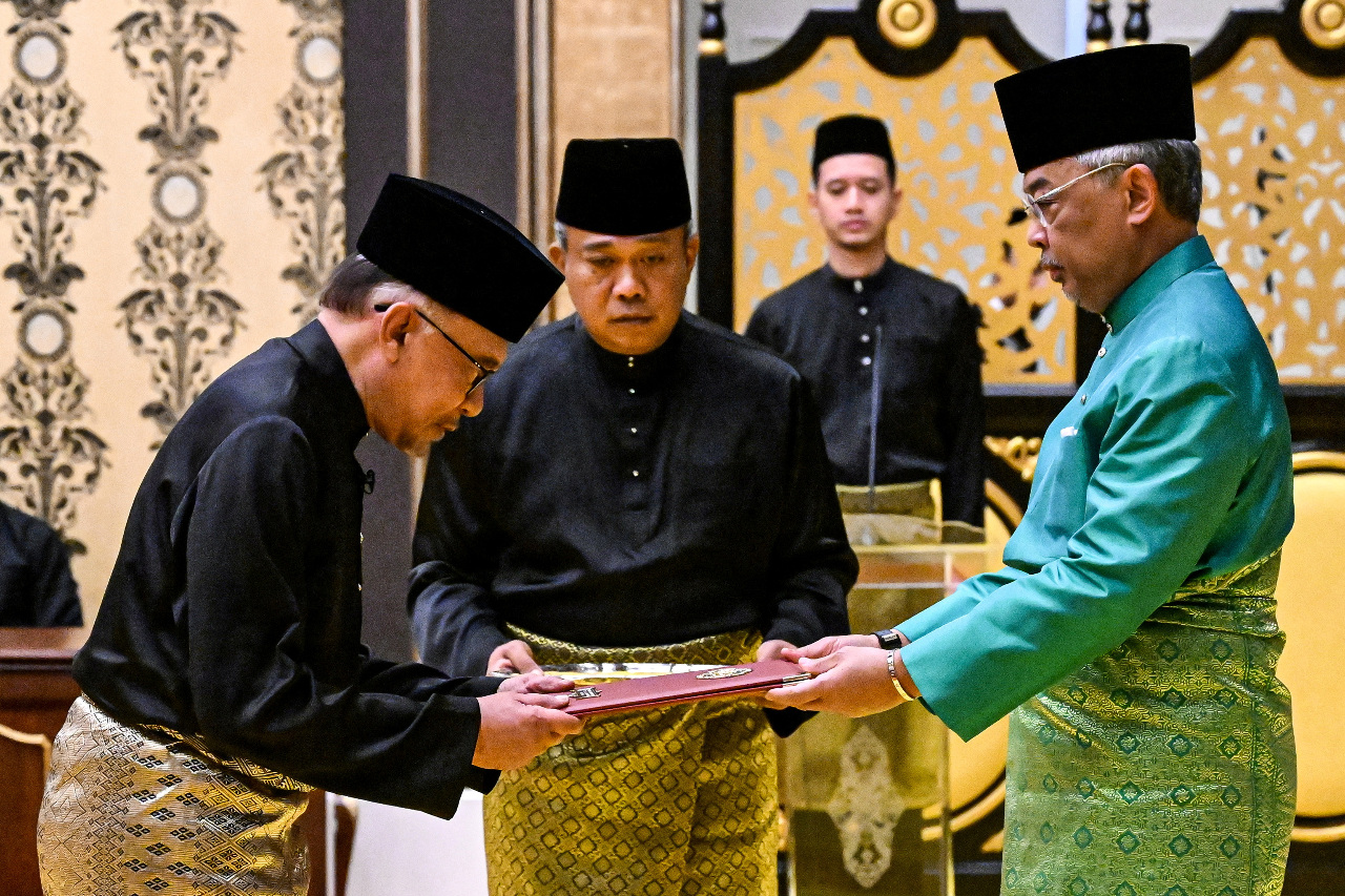 宿願得償 安華宣誓就任馬來西亞新首相