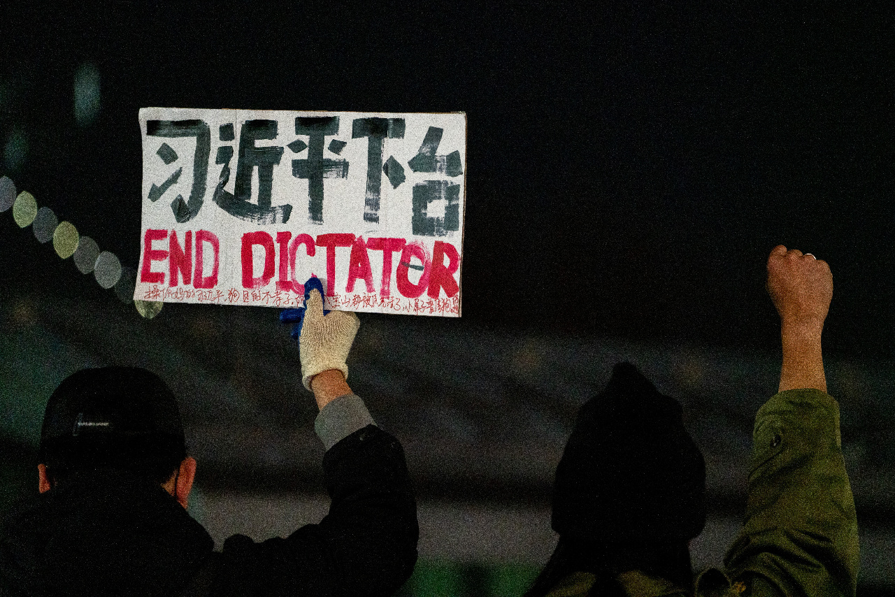 白紙革命／在美華人多點齊聚聲援 高喊習近平下台