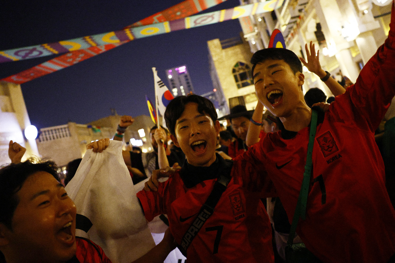 世界盃／南韓時隔12年挺進16強 首爾民眾不畏零下氣溫上街慶祝