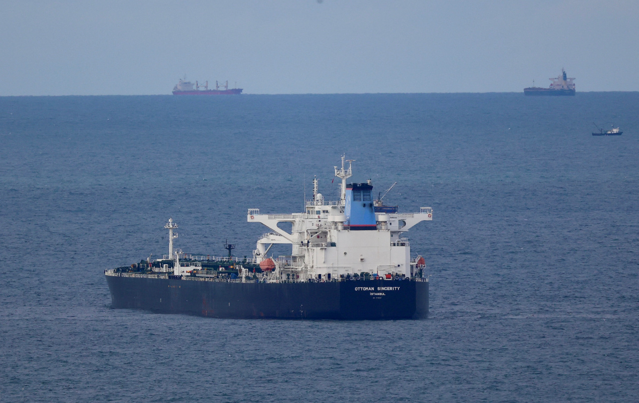 西方限制俄油上限60美元 土耳其外海油輪大排長龍