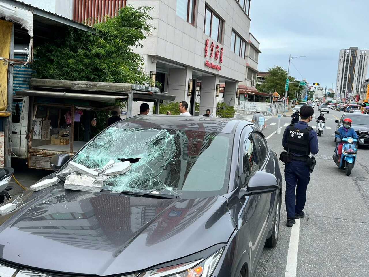 6.2地震全台有感 花蓮飯店墜落物釀車損