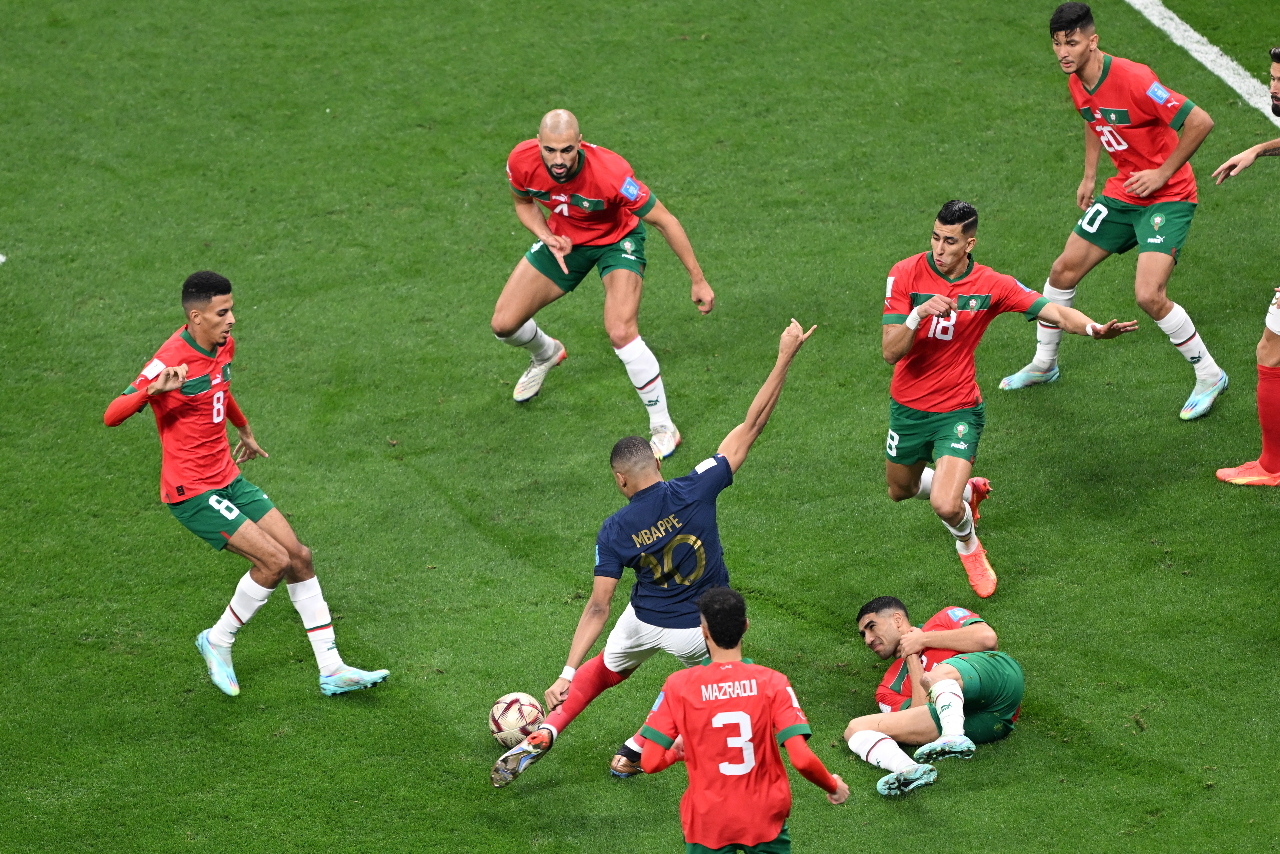 世界盃／姆巴佩遭摩洛哥重兵包夾照片引熱議