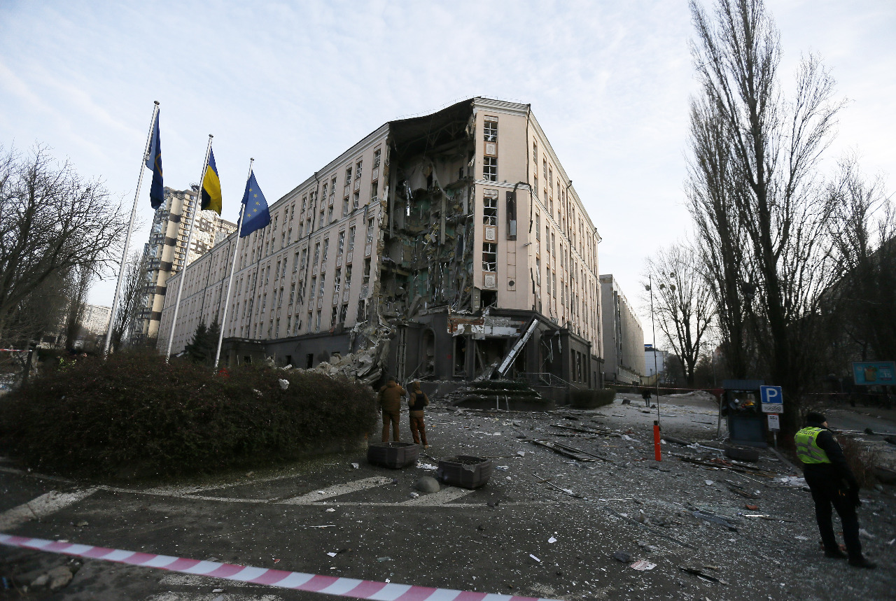 烏克蘭跨年遇空襲 澤倫斯基痛批俄羅斯「與魔鬼為伍」