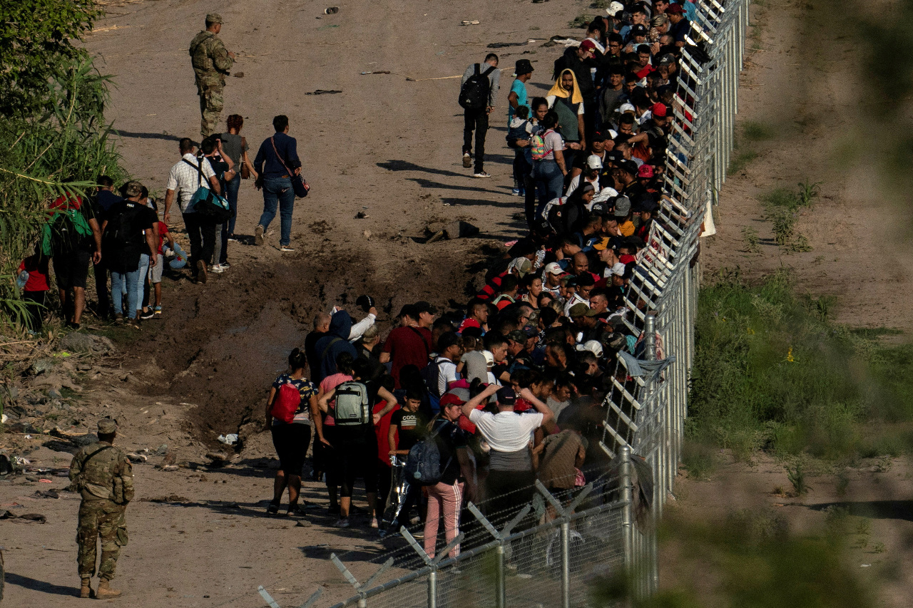 傳拜登將簽署新措施 在美墨邊境阻止移民尋求庇護