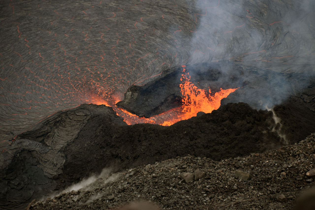 夏威夷幾勞亞火山再度噴發 提高警戒級別