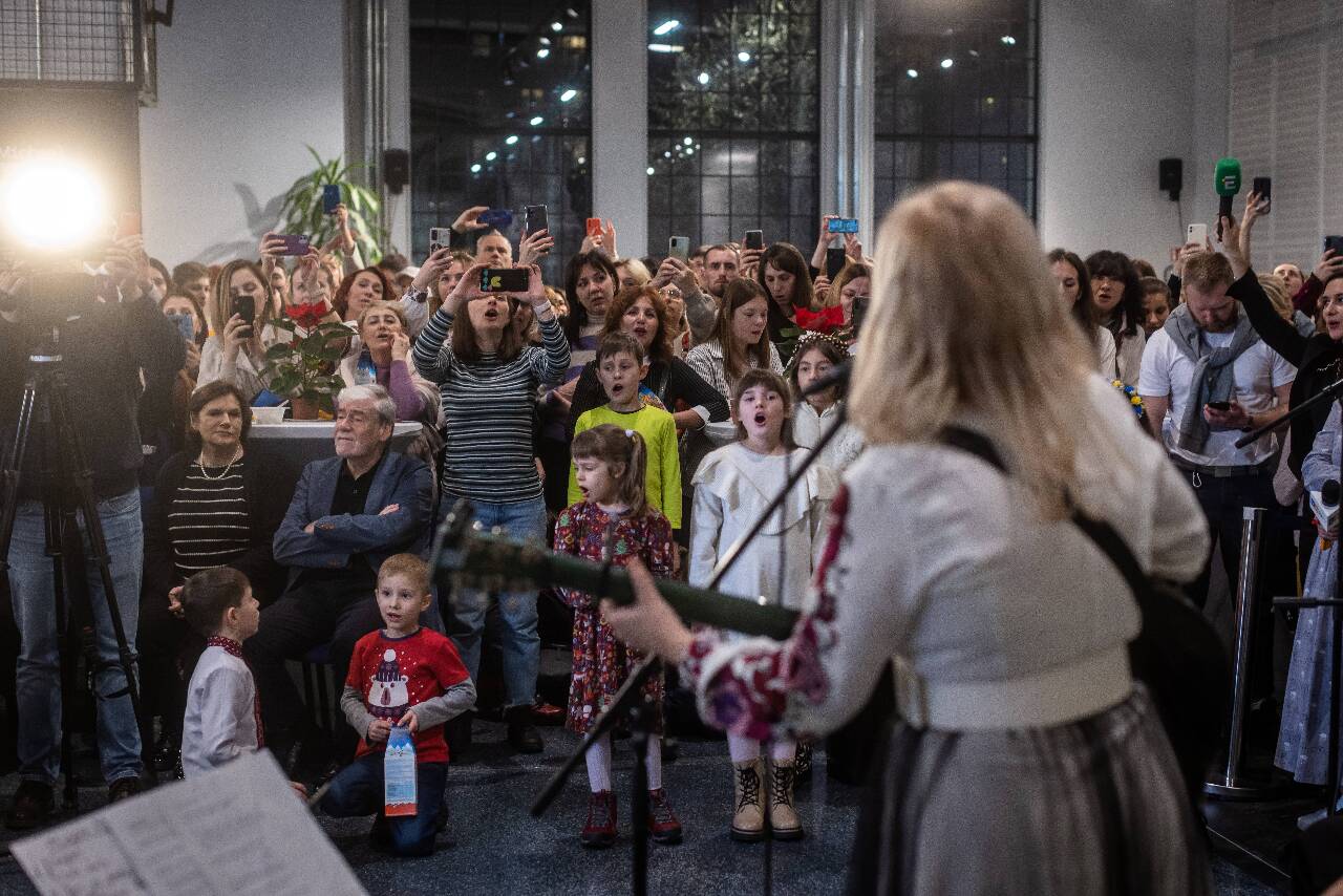 滿懷悲傷與希望 烏克蘭難民慶祝戰爭後第一個聖誕節