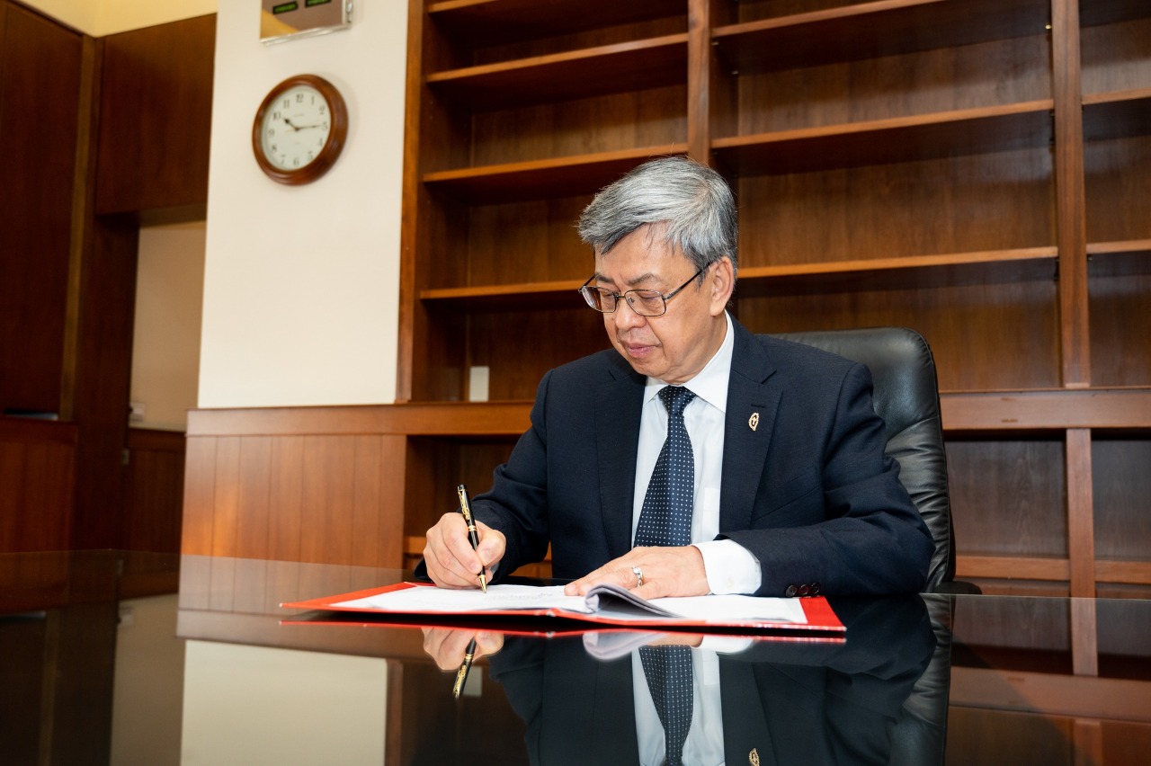 陳建仁簽署首份公文 核定淨零排放路徑綱要計畫