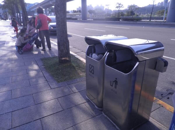 台北市陷行人垃圾桶爭辯 環團：關鍵在減量與分類