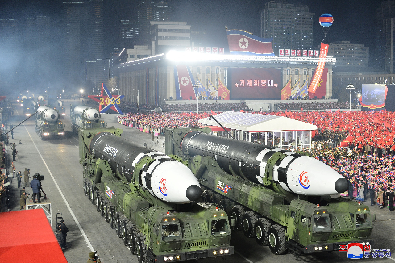 北韓閱兵秀武器 洲際彈道飛彈數量破紀錄