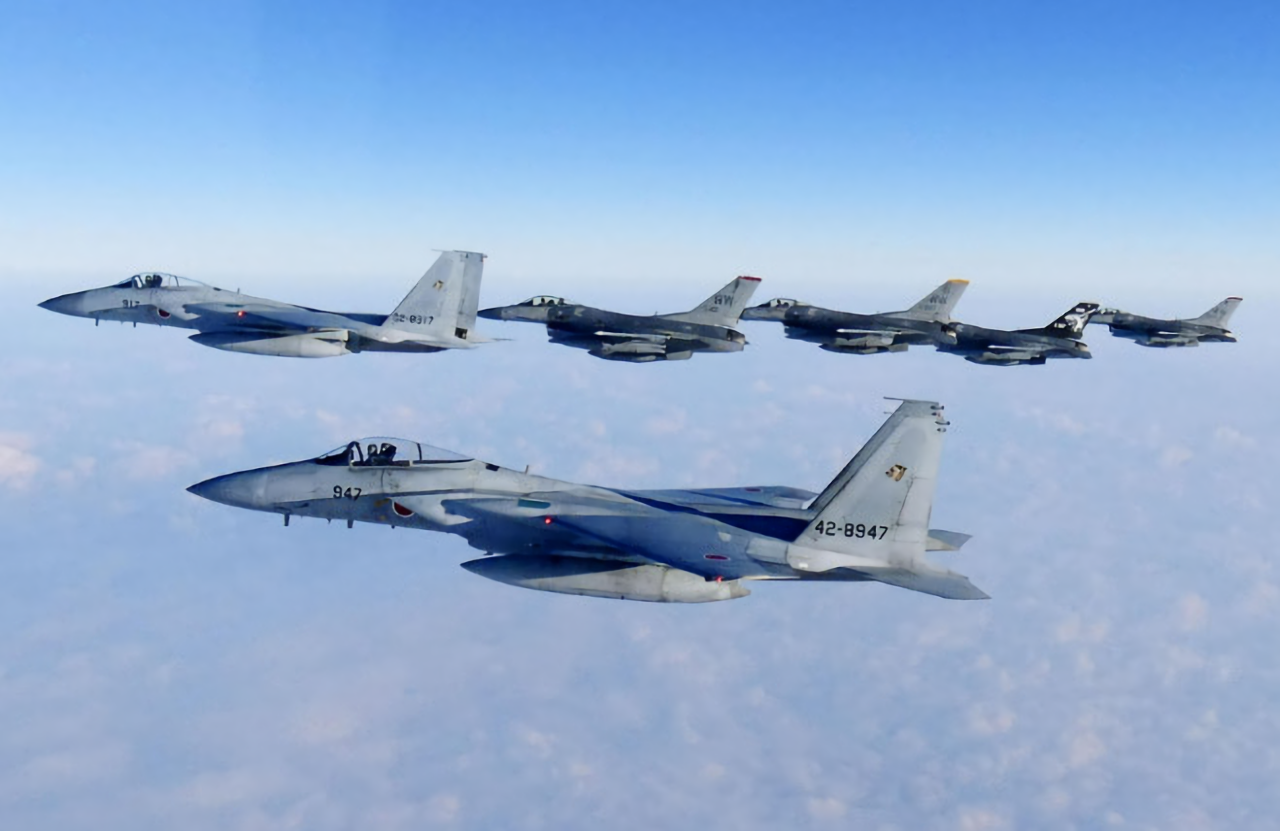 日美戰機轟炸機聯合訓練 反制北韓射飛彈