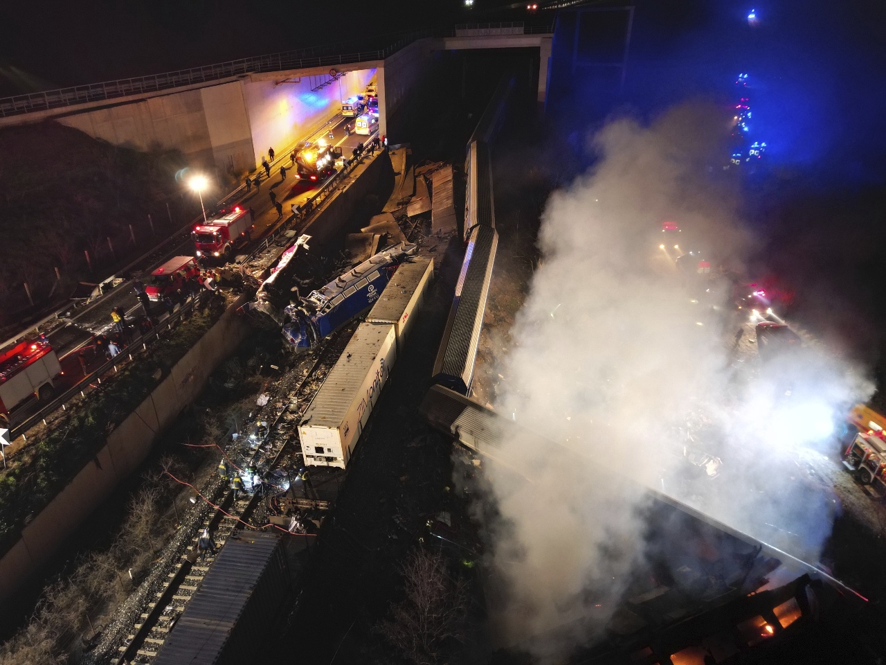 希臘火車相撞事故增至38死 總理：悲慘人為錯誤