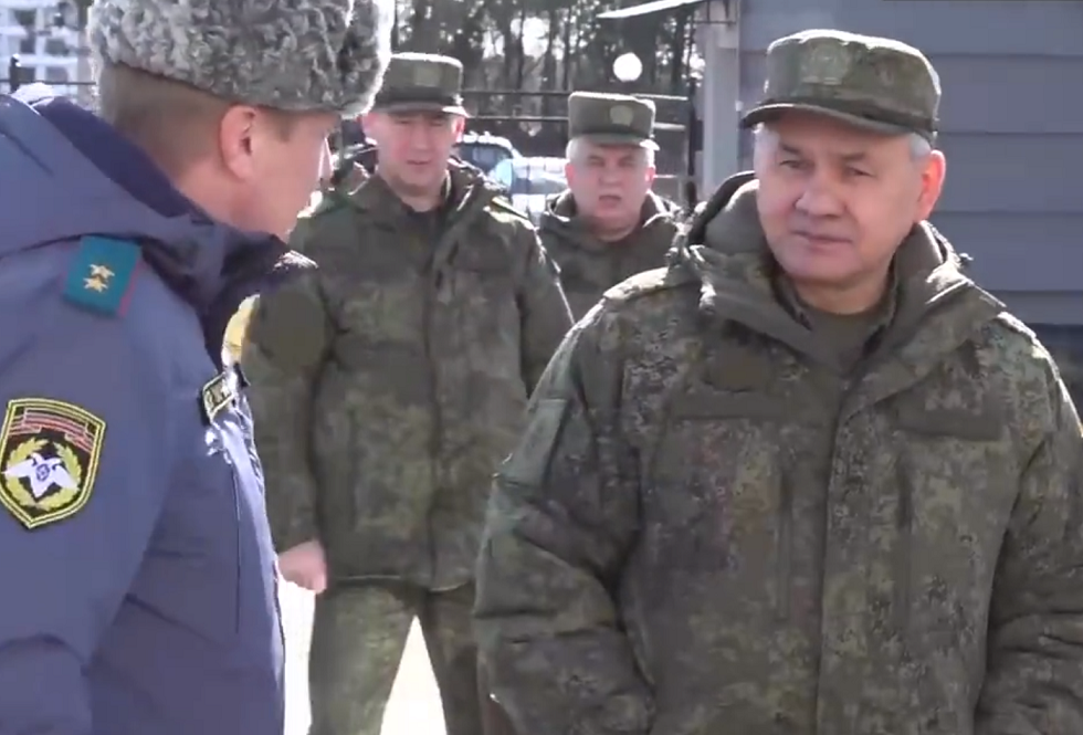 俄國防長視察被摧毀的烏克蘭城市馬立波