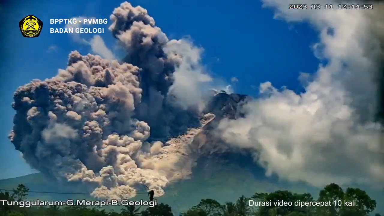 印尼梅拉比火山噴發濃煙 伴隨多起輕微地震