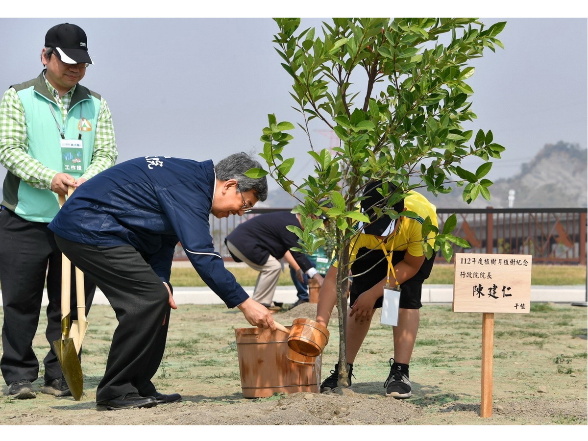 出席總統植樹活動 陳揆：打造永續韌性台灣
