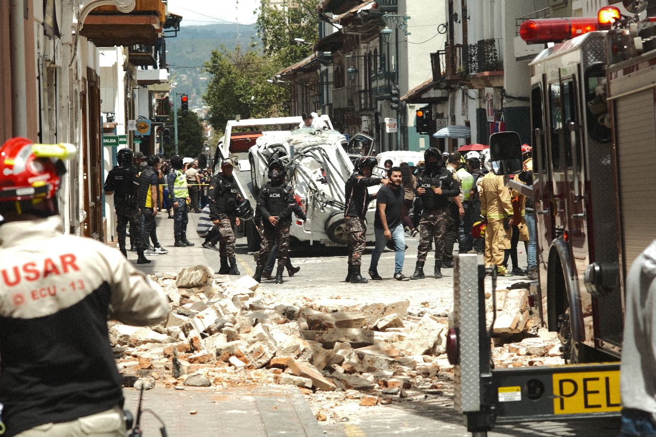 厄瓜多6.8強震至少13死 多條道路山崩受損