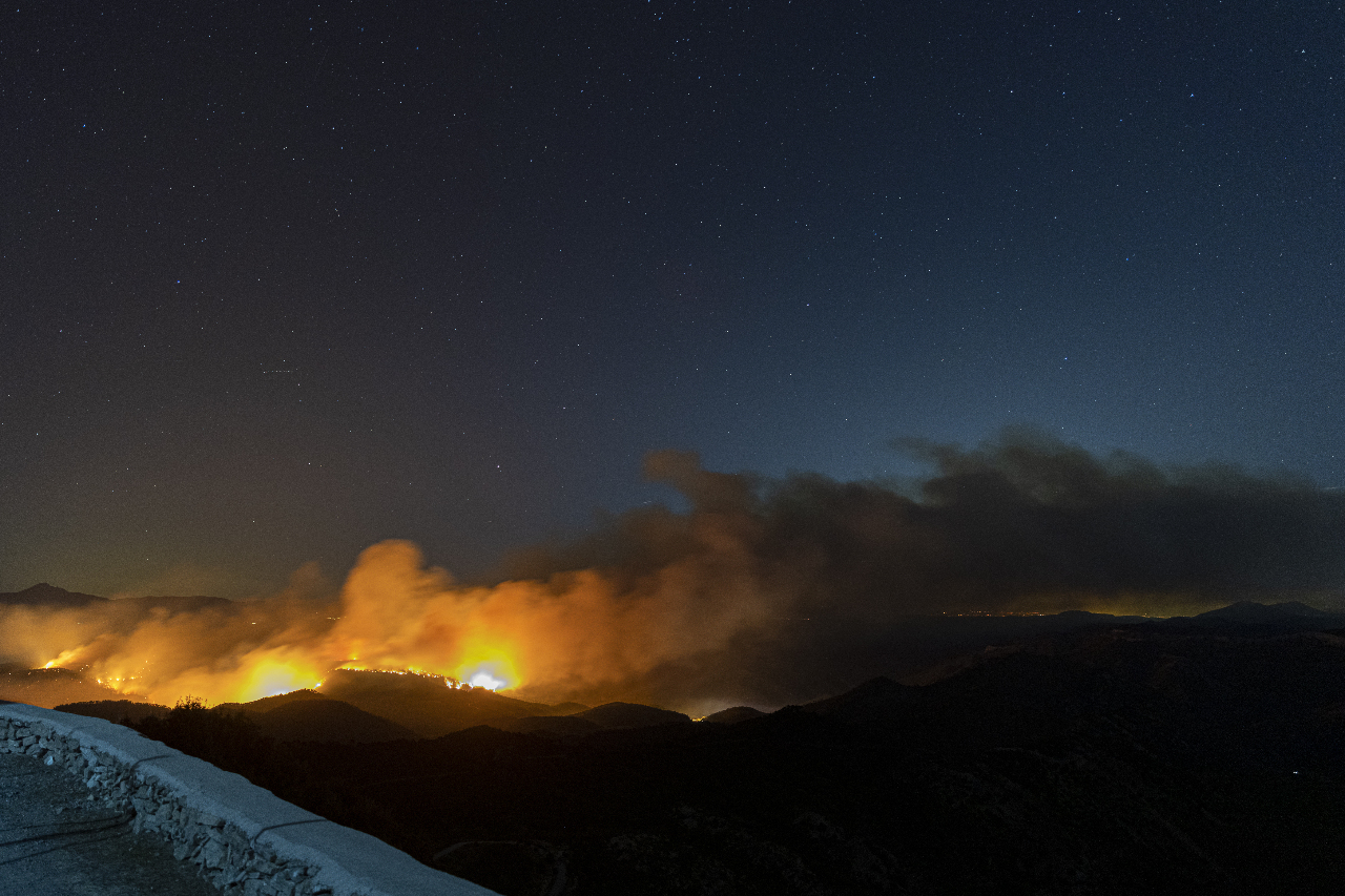 西班牙野火毀逾4000公頃森林 火勢已受控