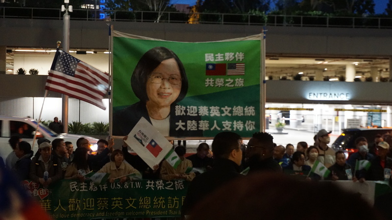 高喊守護台灣民主 洛城中國民運人士歡迎蔡總統