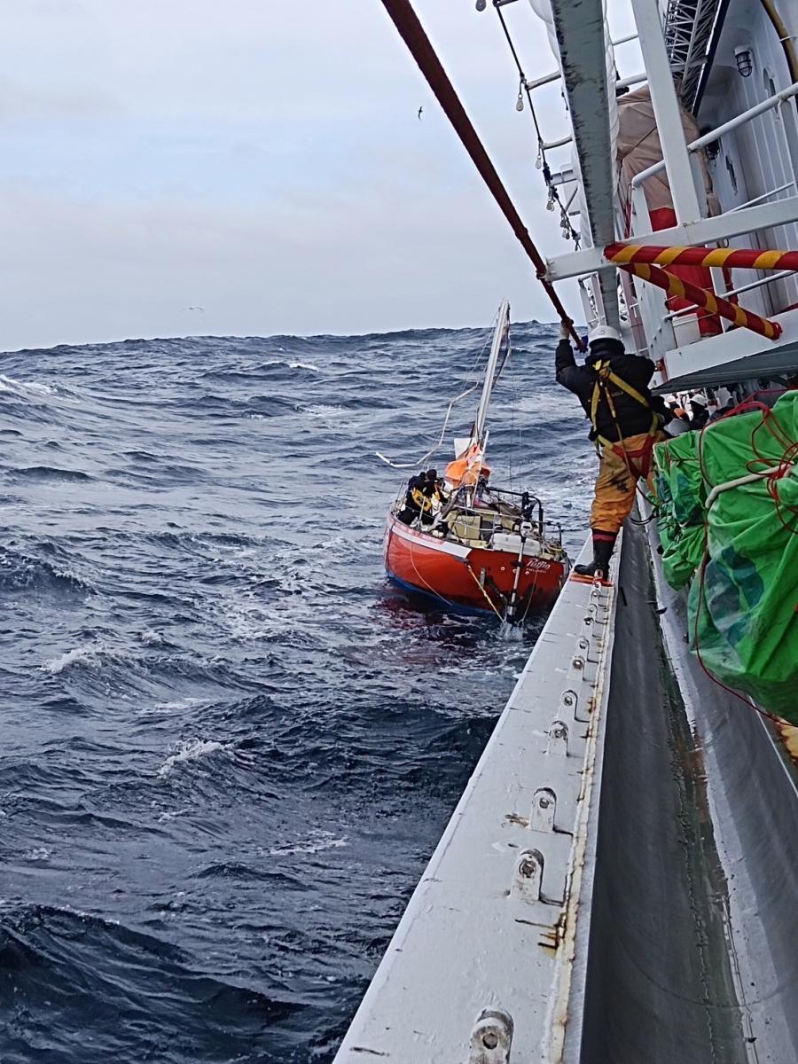 英帆船西南大西洋公海遇險 台灣漁船聯合救援