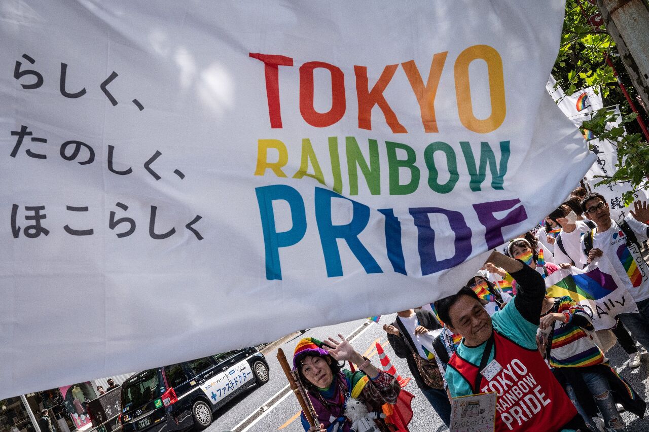 東京同志大遊行萬人走上街頭 要求政府承認同婚合法