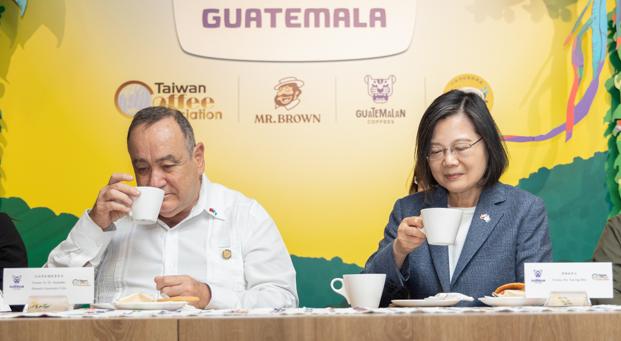 蔡總統與賈麥岱品嚐瓜地馬拉咖啡 推展白色標章助消弭貧窮