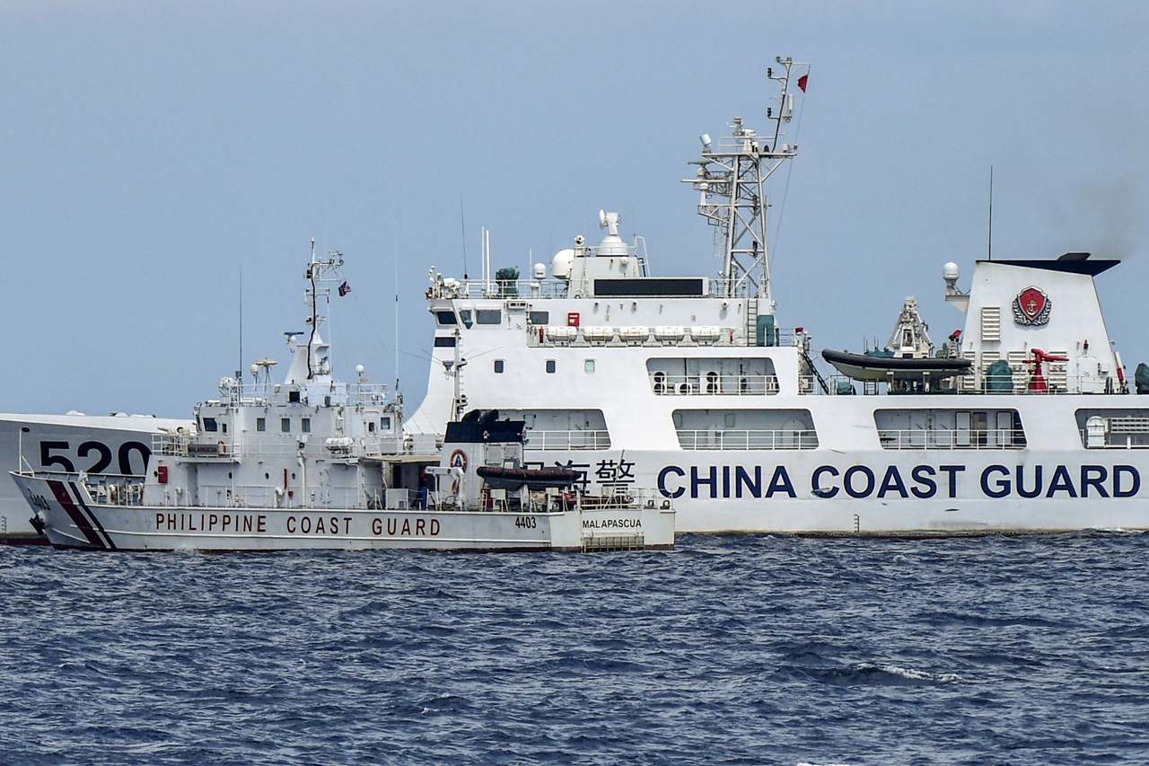 菲海防艦南海巡邏 中國海警船擋道險相撞