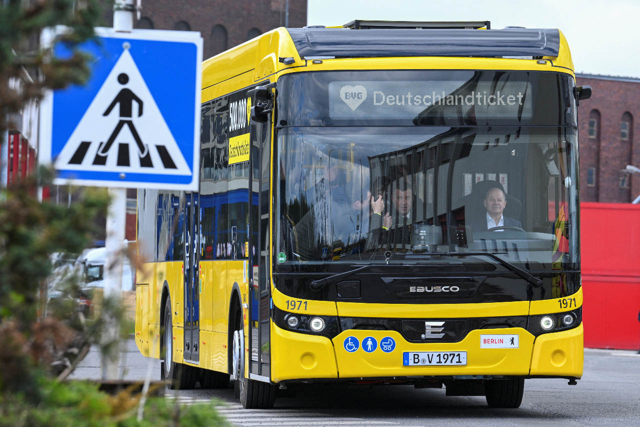 德國大眾交通工具49歐月票 1日正式啟用