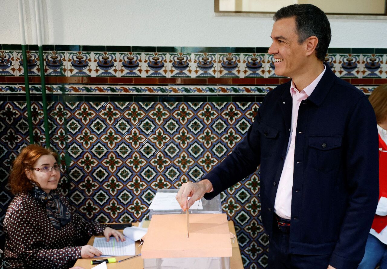西班牙地方選舉右翼翻盤 總理桑傑士重挫