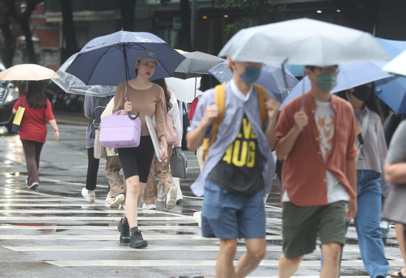 東北季風影響  氣象署：宜蘭縣及花蓮縣已有豪雨