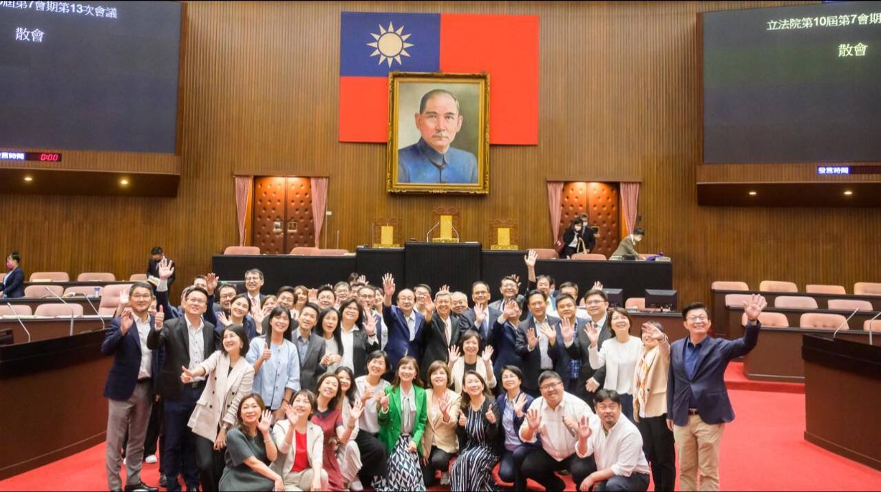 立院通過172議案 蔡英文：為台灣發展打下關鍵基礎