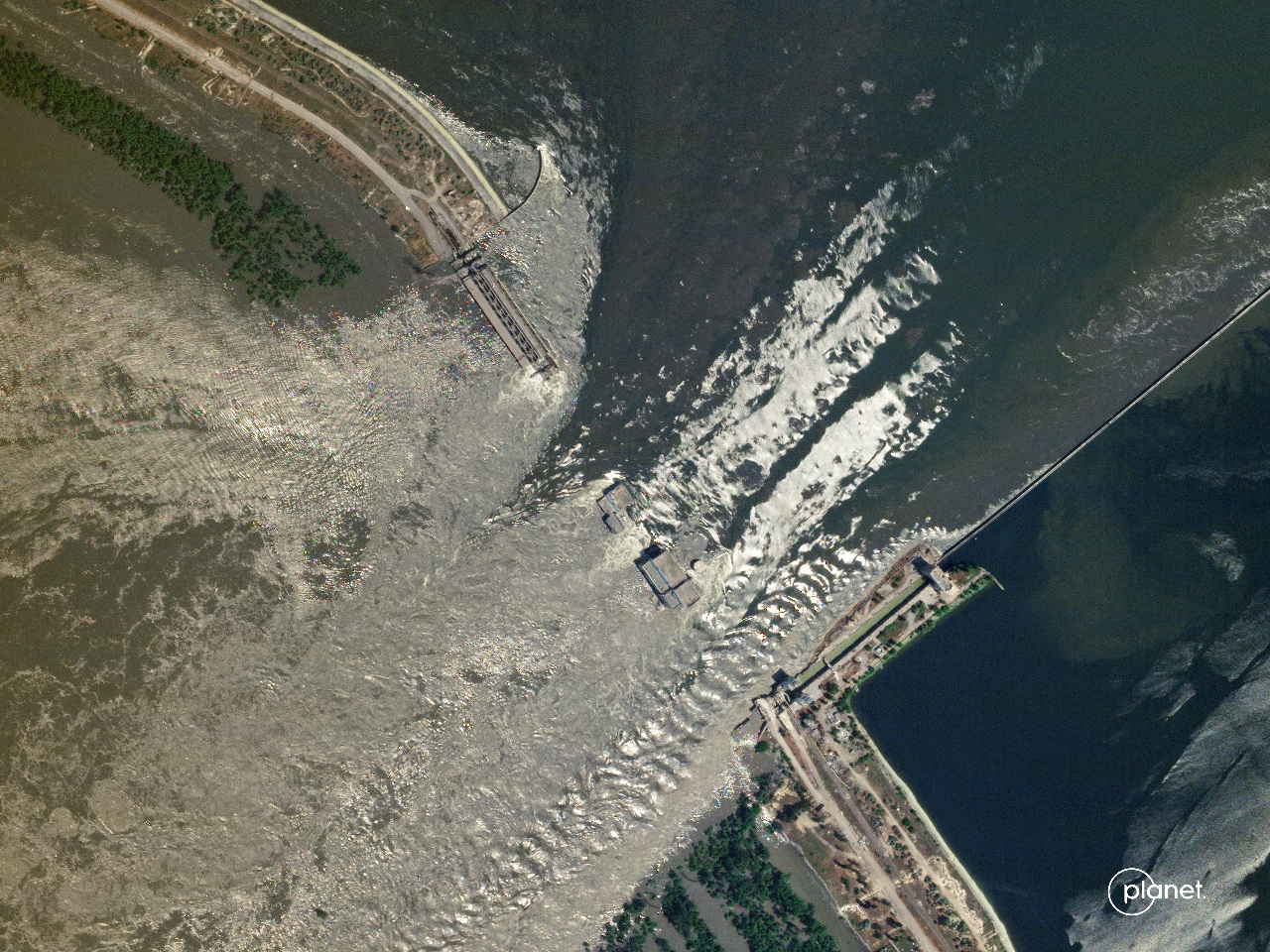 澤倫斯基：烏南水壩遭破壞 等同毀滅性環境炸彈