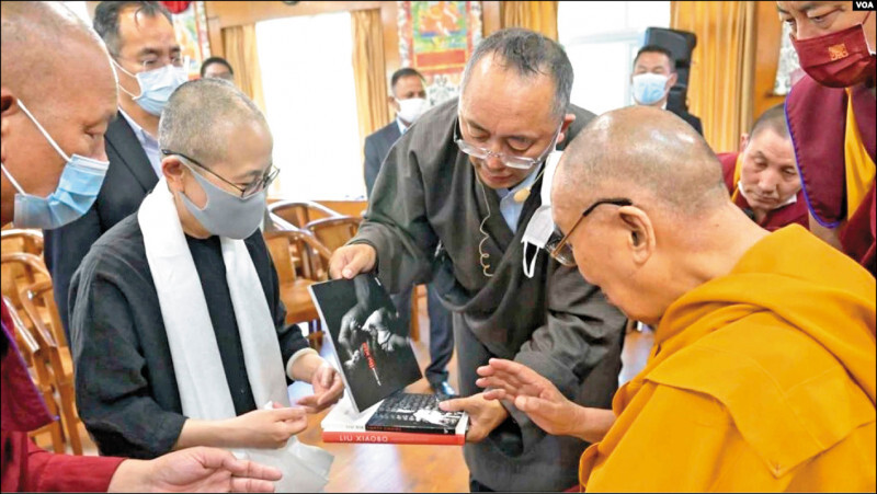 劉曉波遺孀劉霞罕見公開露面  與達賴喇嘛會面