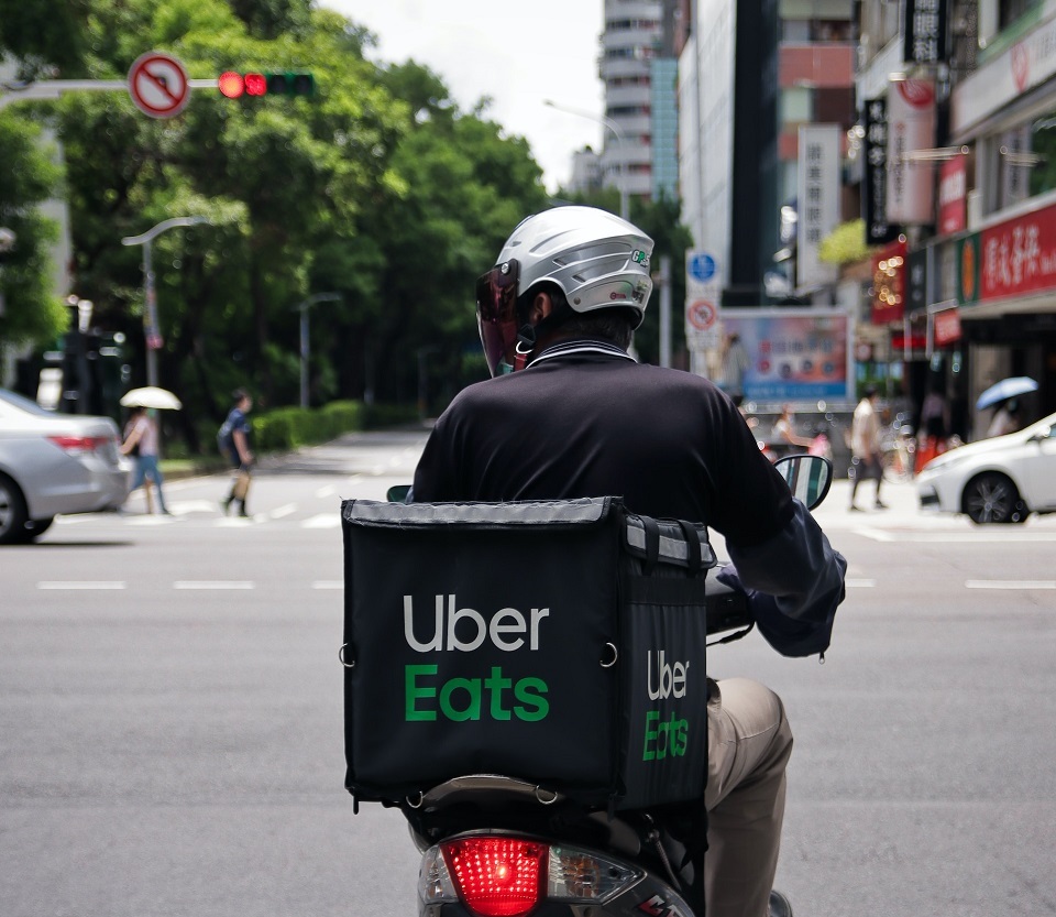 Uber Eats 6/30起調降外送費 但增收服務費
