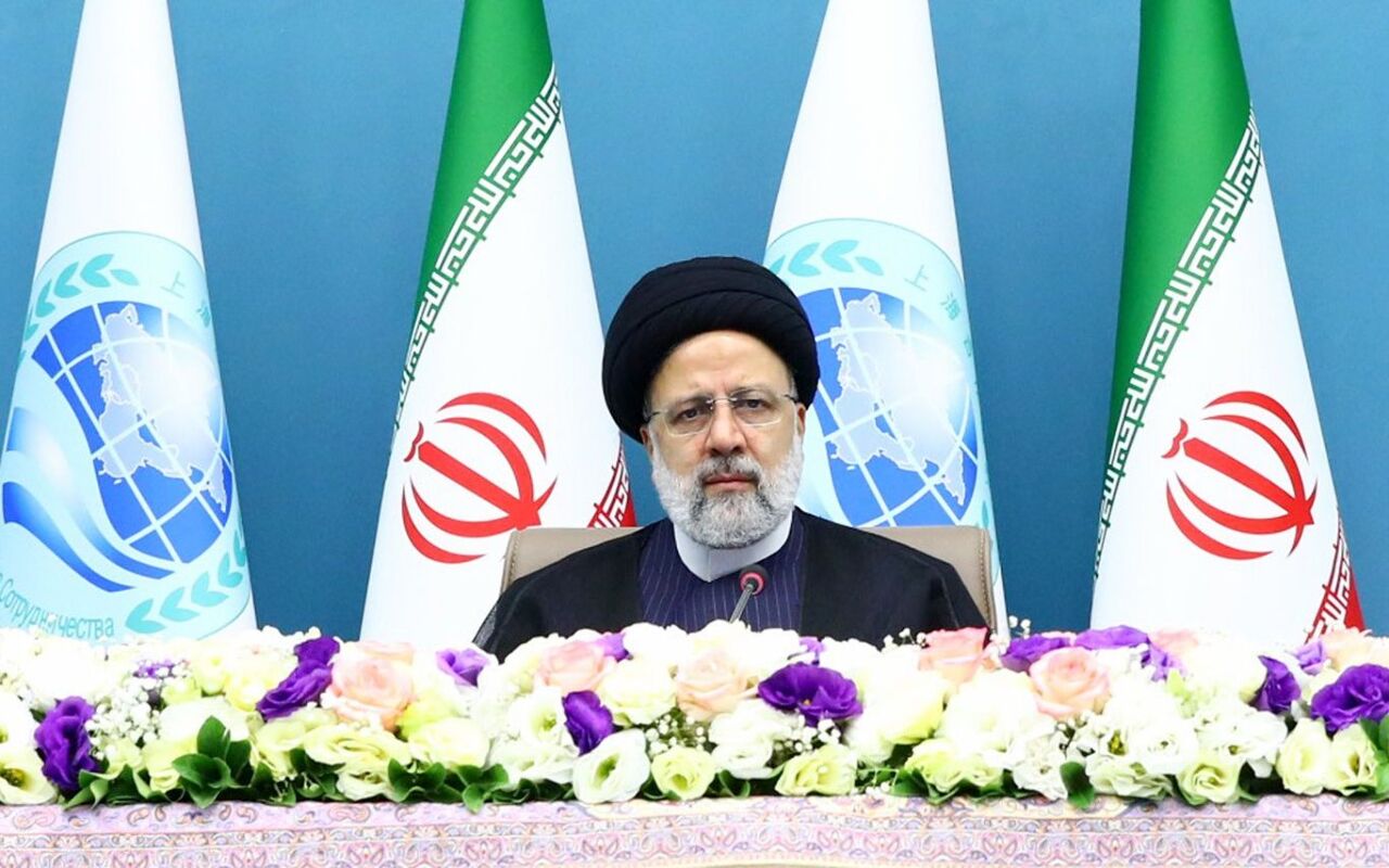 加入上合組織 伊朗總統籲放棄使用美元