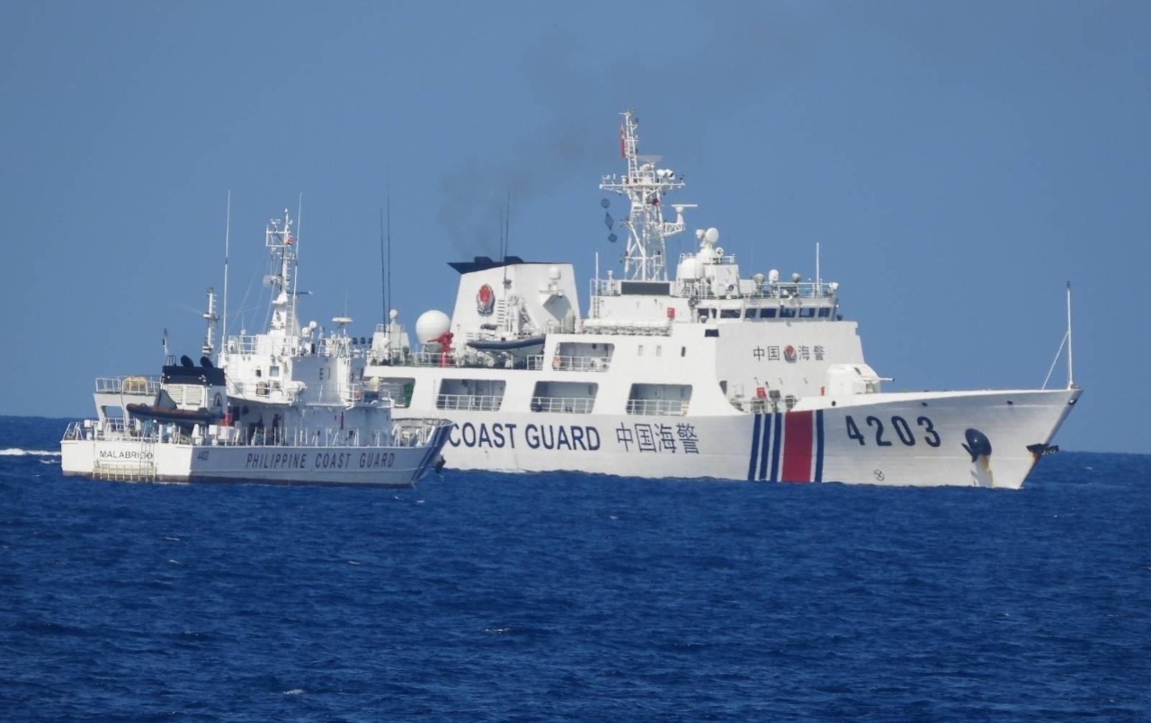 海巡船遭中國船隻攔阻 菲律賓譴責中國危險行為