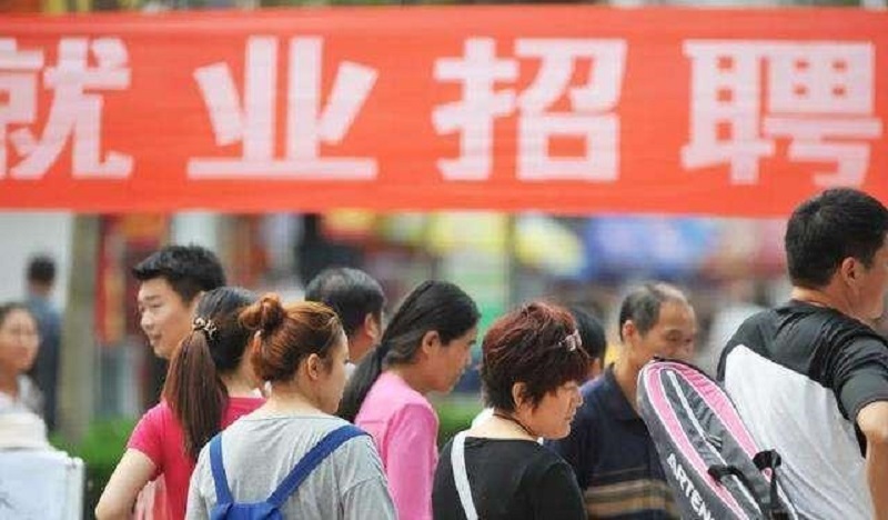 經濟情勢不佳 中國逾7成名校畢業生選擇繼續深造