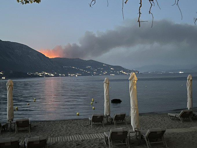 希臘野火延燒 科孚島近2500人撤離