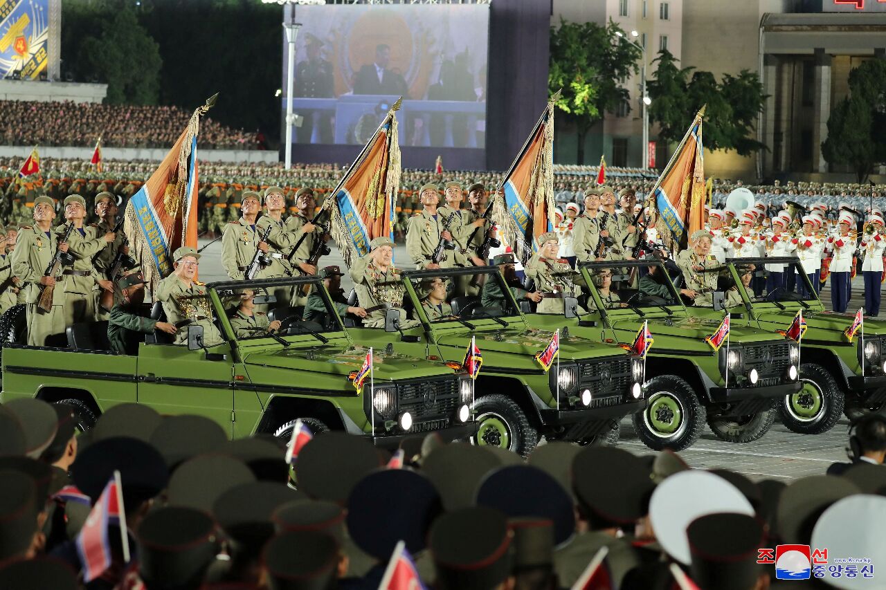 北韓舉行韓戰70週年閱兵典禮 中俄高官出席
