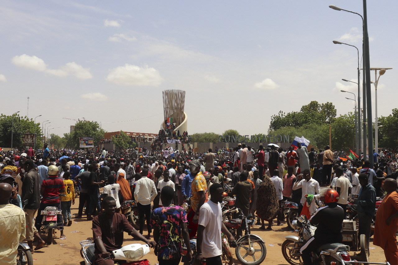 尼日政變局勢不穩 法國開始撤離法歐僑民