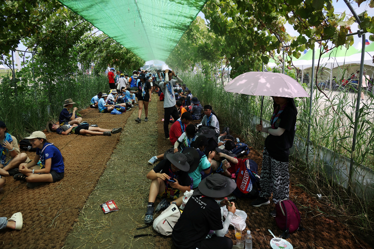 童軍大會逾600人中暑 南韓空調巴士「無限」供應