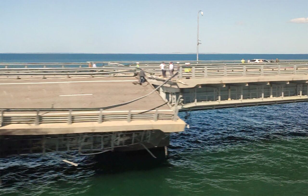 克里米亞大橋附近驚傳爆炸 克赤海峽油輪遭攻擊