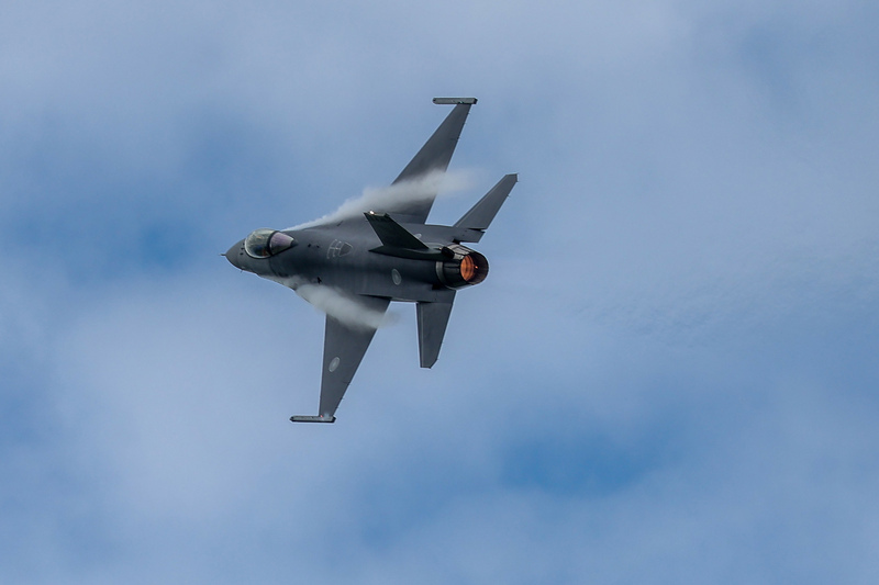 F-16炸射偏離震波影響海巡船艦 空軍致歉